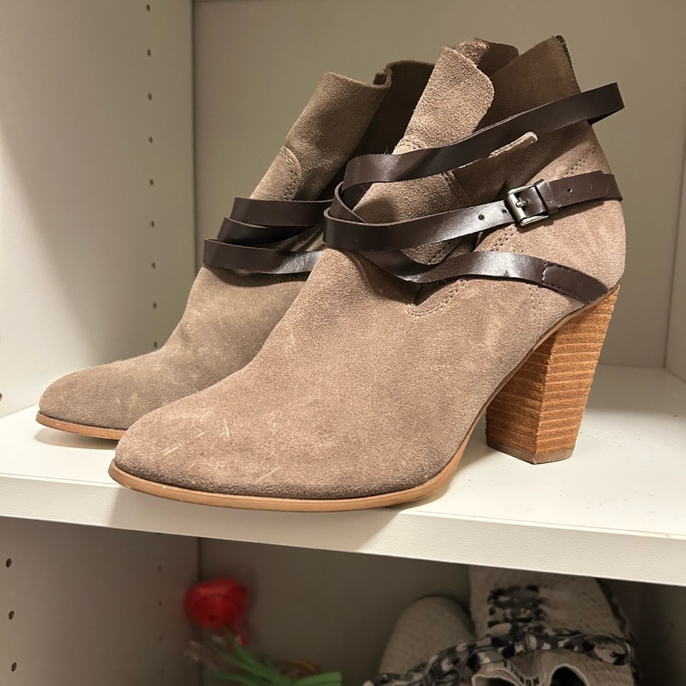 Chic Brown Suede Heeled Boots with Straps - Picture 2 of 7